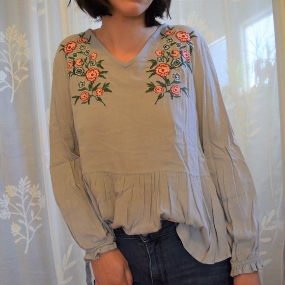 VICI Embroidered Floral Top - Picture 4 of 4